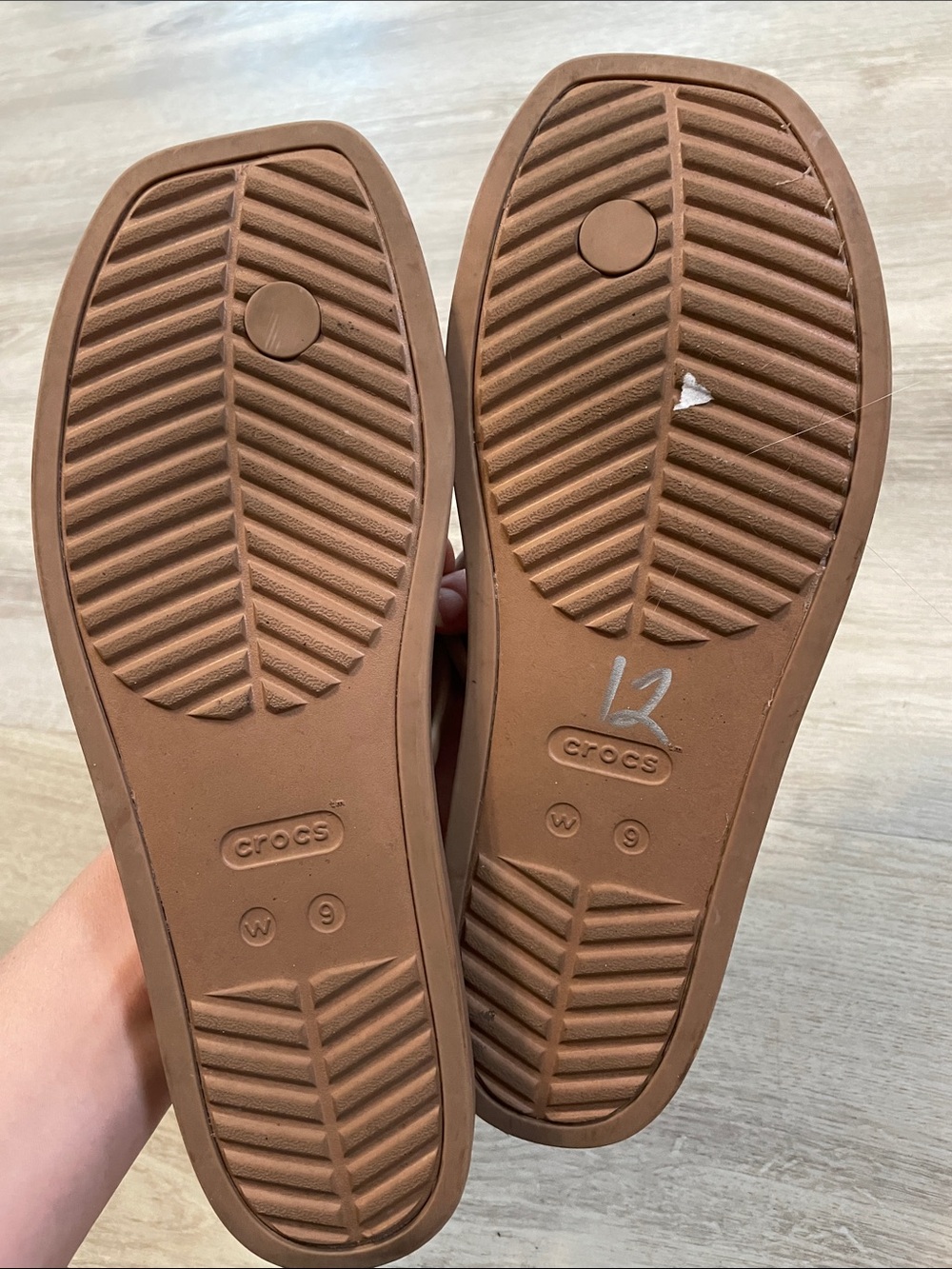 CROCS Women's Tan Strappy Toe-Loop Slide Sandals - Picture 3 of 4